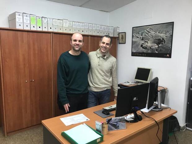 Sergio Vera (izquierda) con Sergio Sáiz (derecha) profesor del curso de accesibilidad en videojuegos.