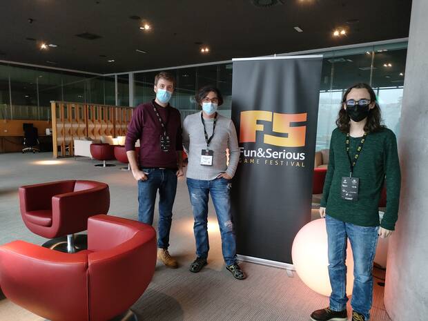 De izquierda a derecha: Ángel Rodríguez (Ramen Profitable Games), Mauricio García (The Game Kitchen) y Nacho Pérez (Sepia Games).