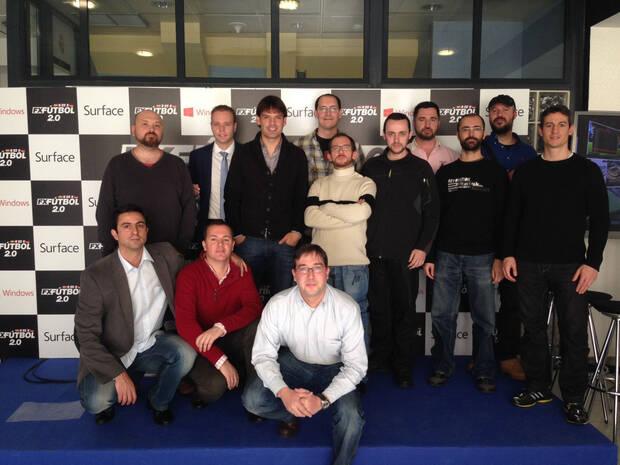 Fernando Morientes con el equipo de desarrollo de FX F