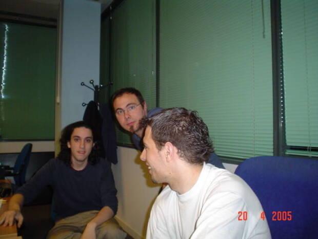 Mendiluce, Barrón y Fernández en una imagen de cuando trabajaban en Pyro Studios.