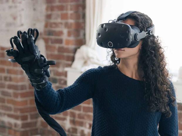 Hay empresas que ya han experimentado con versiones muy avanzadas de esta tecnología, usando guantes en realidad virtual que simulan el peso o la textura de decenas de objetos.