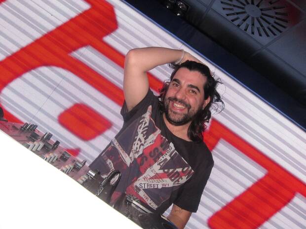 Maeso ejerciendo de DJ con Marca Player en la fiesta de presentación de PS Vita.