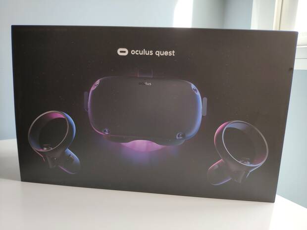 El empaquetado de Oculus Quest es muy elegante y compacto.