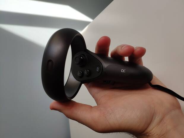 Los mandos recuerdan mucho a los anteriores Oculus Touch pero han modificado aspectos importantes.