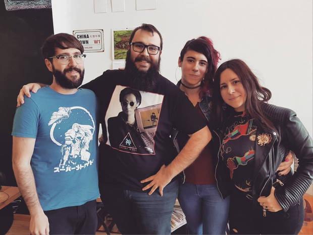 (De izquierda a derecha) Javi Román junto a Jordi de Paco, Paula Ruíz y Marina González en una entrevista para Syfy Games en verano de 2019.