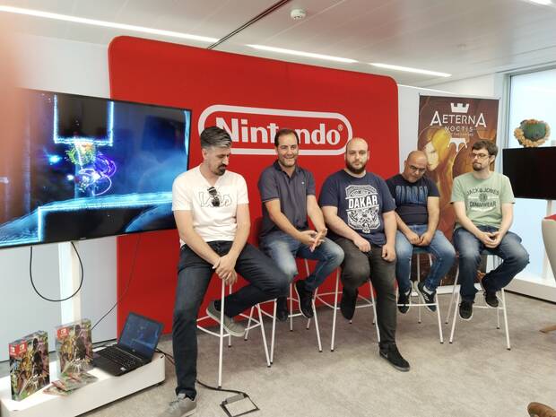 De izquierda a derecha, parte del equipo de Aeternum Game Studios: Hugo Gómez Ramos y Fernando Sánchez Olivera (cofundadores del estudio), el programador Alejandro Luna y los diseñadores Juan Manuel 'Cuco' García y Miguel Ángel 'Mikoud' Ramos.