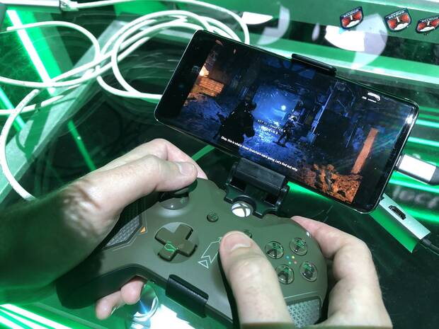 Jugar a títulos como ‘Gears 4’ en móvil es fantástico, aunque cosas como los subtítulos no están pensadas para una pantalla pequeña.