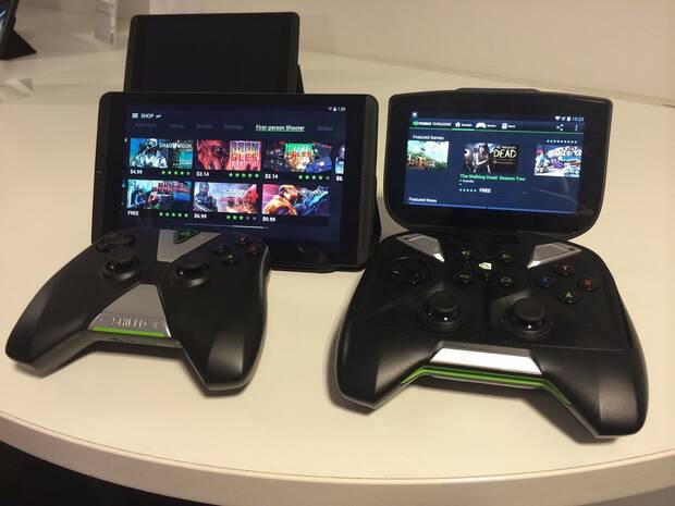 Como podéis ver en esta imagen, el diseño del mando es muy similar al del anterior SHIELD. El tacto y los botones son prácticamente idénticos, pero es mucho más cómodo al no estar 'atado' a la pantalla.