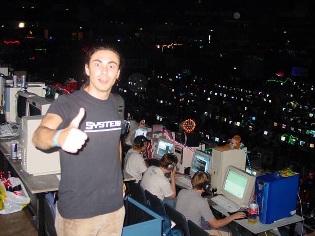 La Lan Party original, donde se originaron encuentros demoscene, la Assembly en el Harttwall Arena de Helsinki (Finlandia).