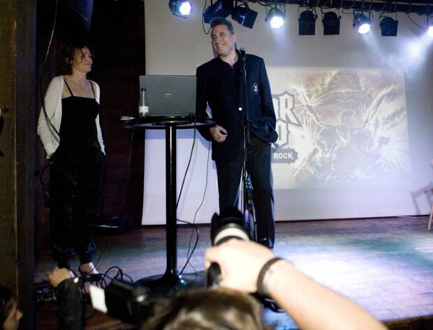 Guerra con el cantante Loquillo en la presentaci