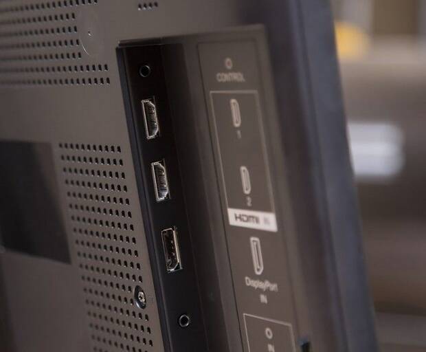 Es importante asegurarse de que nuestro televisor tiene versiones actualizadas del HDMI de cara al futuro y la retrocompatibilidad de sistemas.