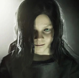 A petición de los jugadores, Capcom introdujo más detalles sobre Eveline en este descargable.