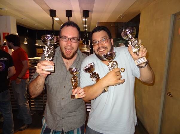 Primer IDBA con los 'trofeos'. Joan y Jose Luis Hidalgo (Co-founder the We Use Powerups).