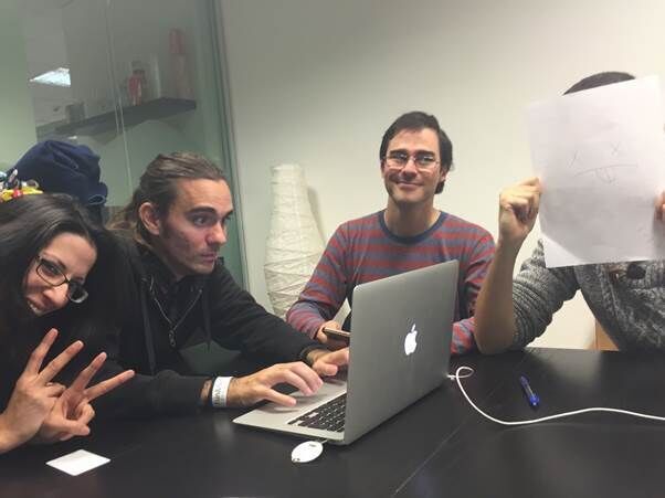 Organizando los Cowboy awards 4 horas antes del evento. Sandra Samper, Xavi Heras, Miguel Murat y David Jaumandreu.