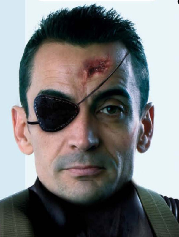 Manuel caracterizado como uno de sus personajes favoritos de los videojuegos, Snake.