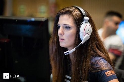 Desde que se retiró 'aNouC' solo ha competido en 2017, en la competición china WESG, representando a España en equipo con 'iReNuKa', 'fue el único reencuentro con mi compi y amiga', dice.